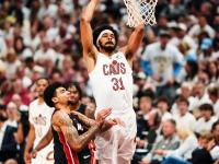 IM竞技体育平台-关于骑士主场击败热火，实现反超！的信息