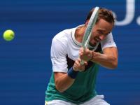 IM电竞官方入口-包含联合杯险胜美网，梅德韦杰夫统治全场的词条