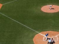 IM竞技体育平台-东契奇里程碑之夜，勇士硬仗显真章，当传奇与坚韧同框