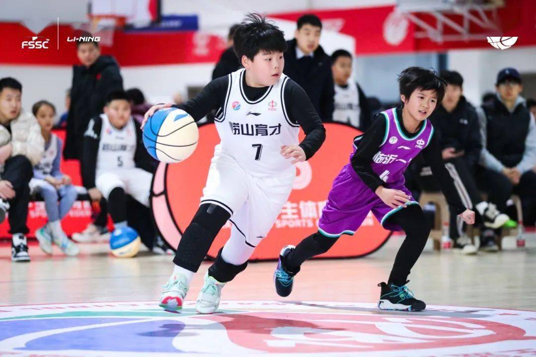 重庆力帆队员在比赛中展现出不屈斗志的简单介绍