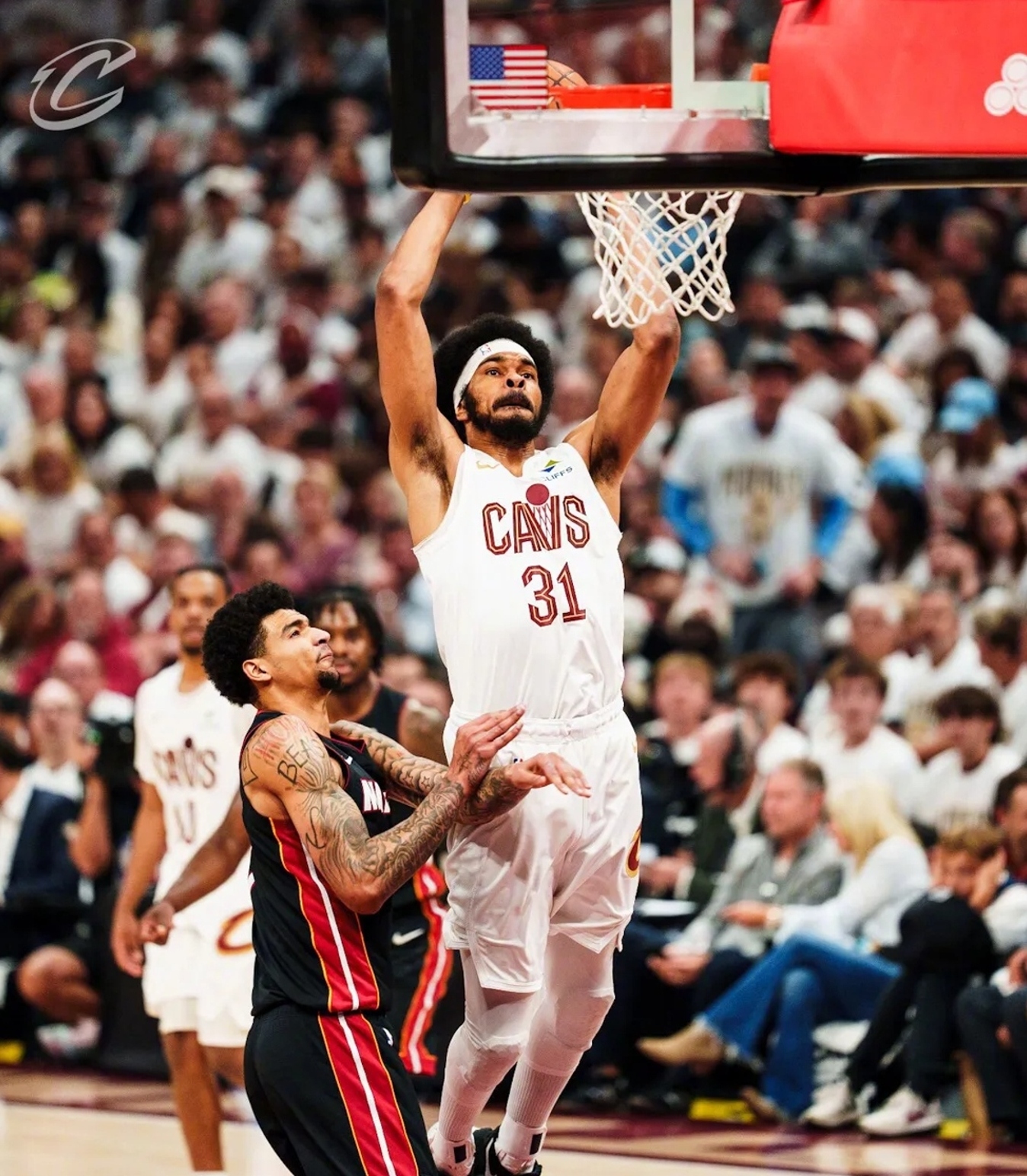 关于骑士主场击败热火，实现反超！的信息