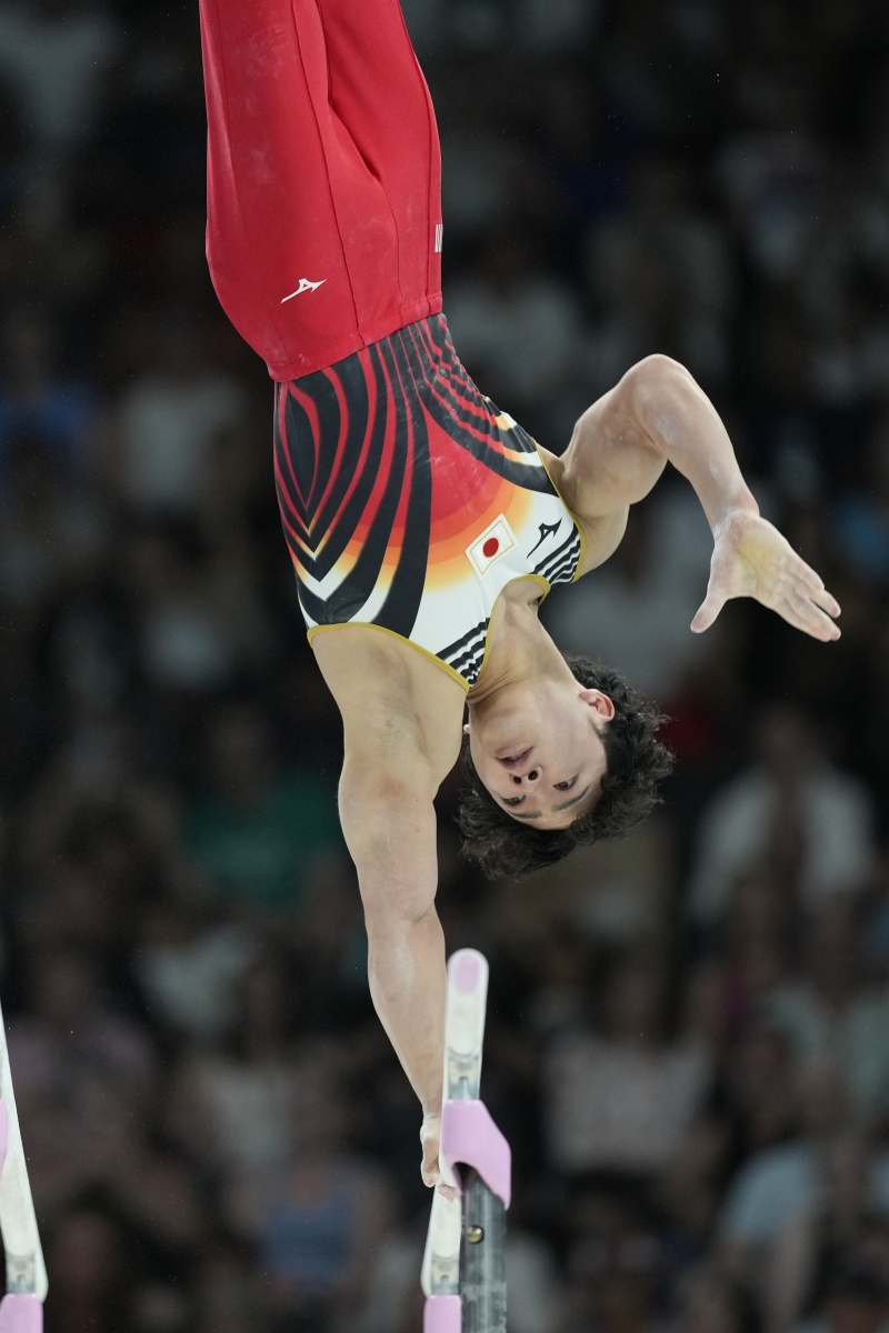 运动员拼尽全力，最终获得金牌