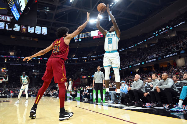 炭狼大胜黄蜂,爵士后卫全场最高得分的简单介绍 炭狼大胜黄蜂,爵士后卫全场最高得分的简单介绍