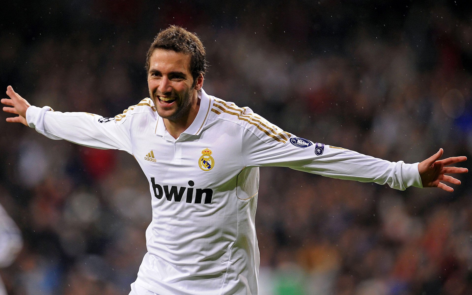 跨界传奇,当新疆队鏖战湖人,詹姆斯欧冠赛场加冕