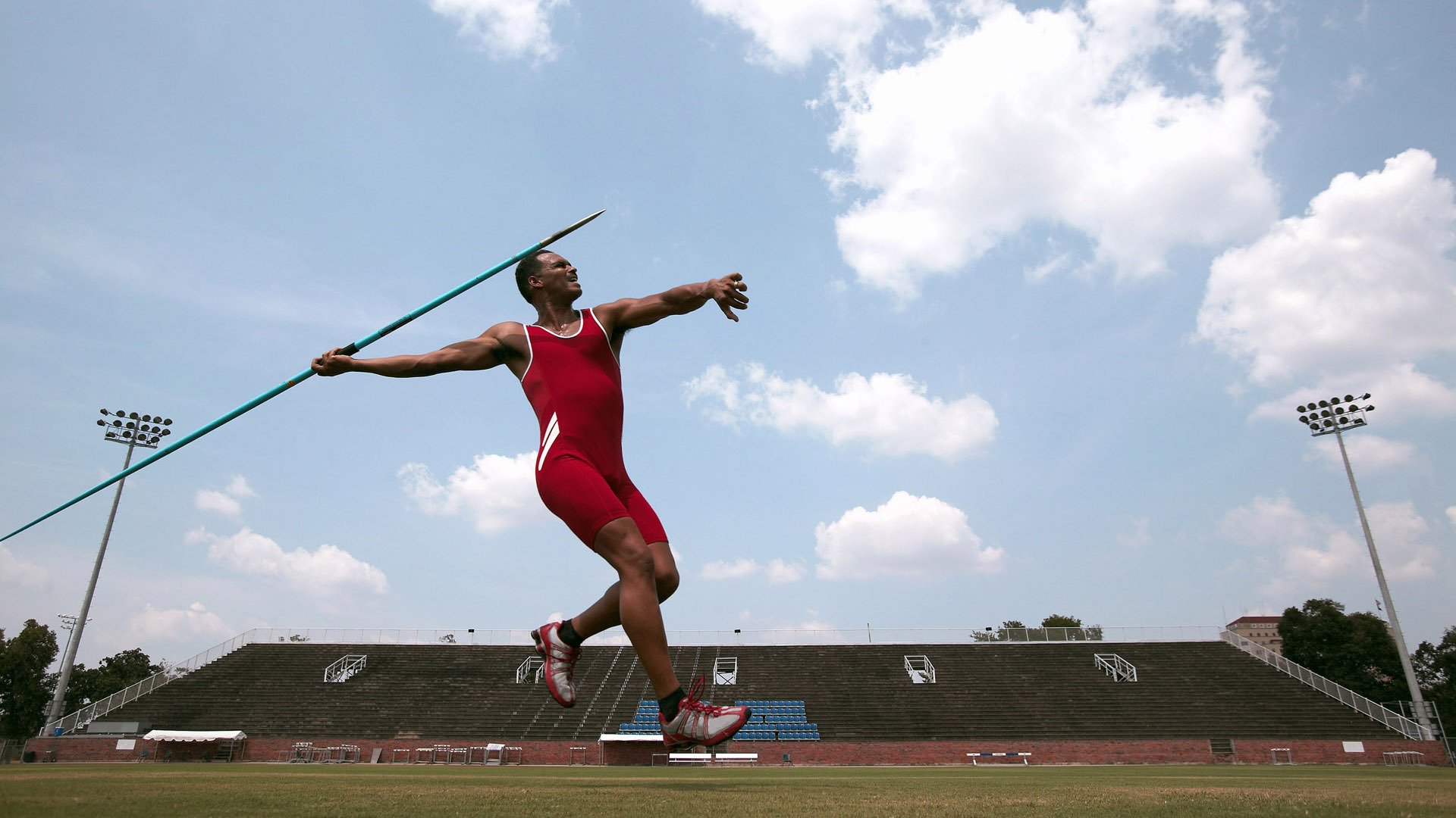 绿茵场上的双面叙事，拉齐奥式闪电战击穿袋鼠军团，莫德里奇于焦点之夜重铸大师荣光