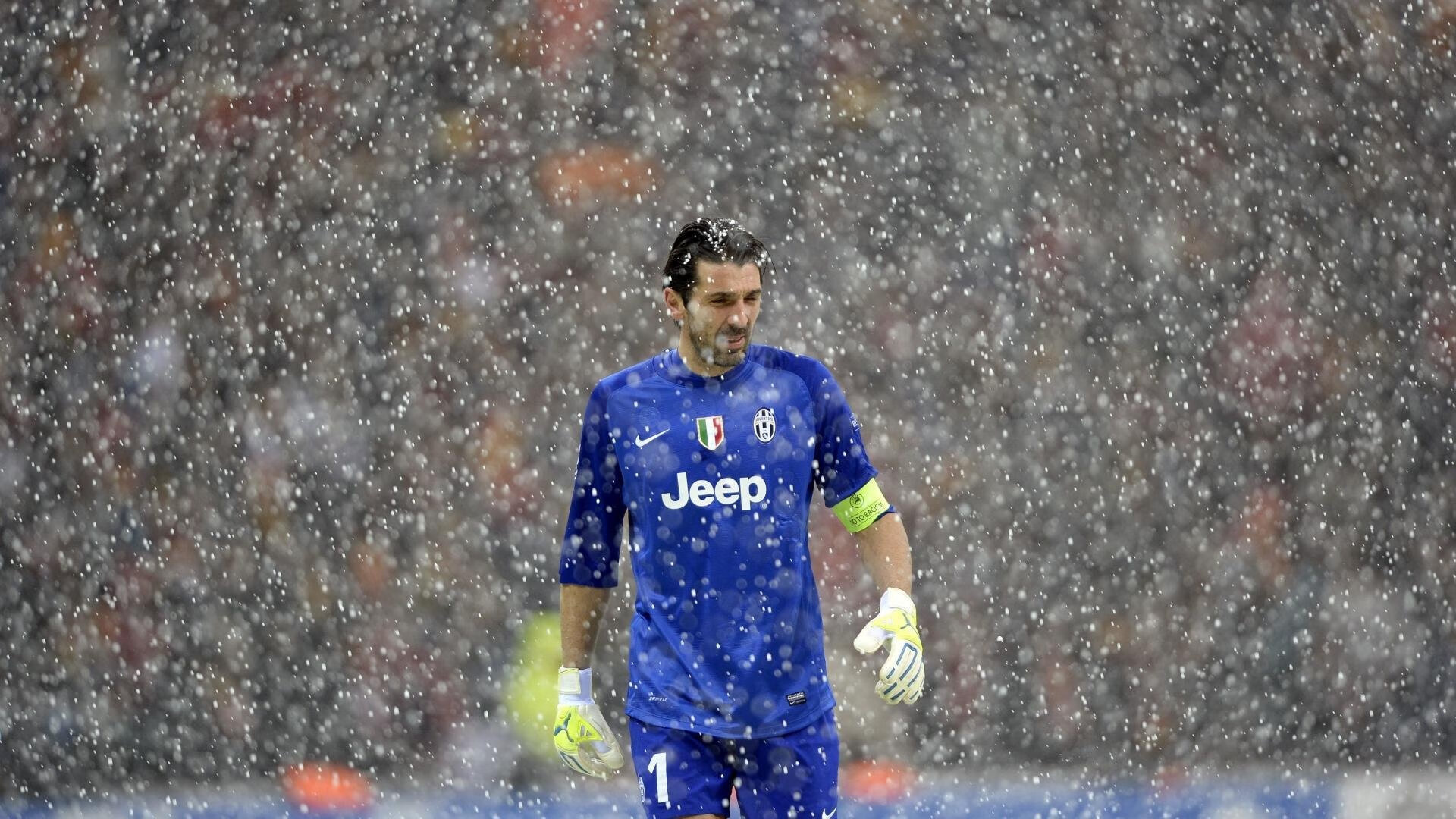 德甲争冠战之夜,莫兰特压制级发挥,双线战场上的王者交响