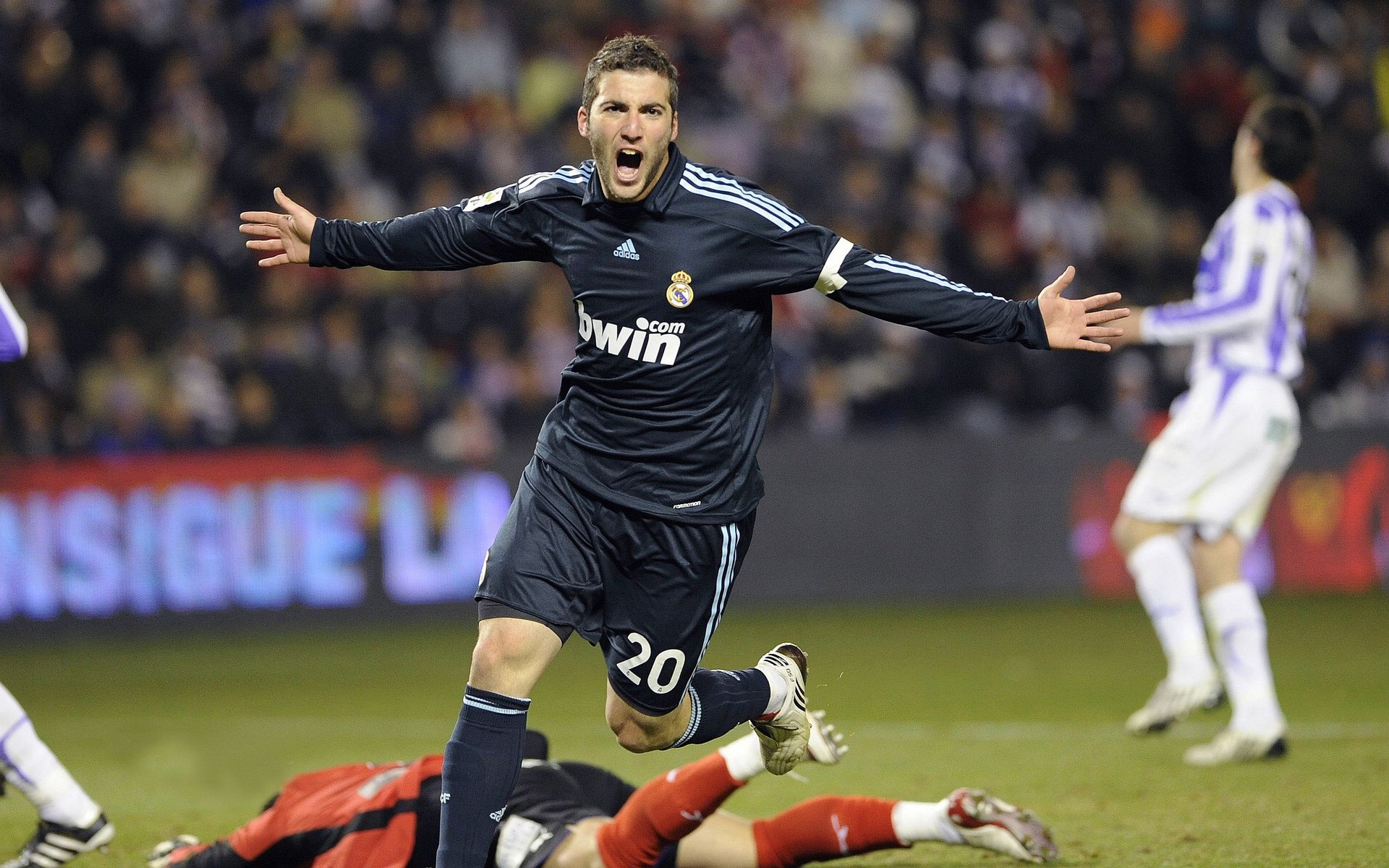 橙色风暴席卷北欧，坎特一锤定音，荷兰横扫瑞典背后的战术革命